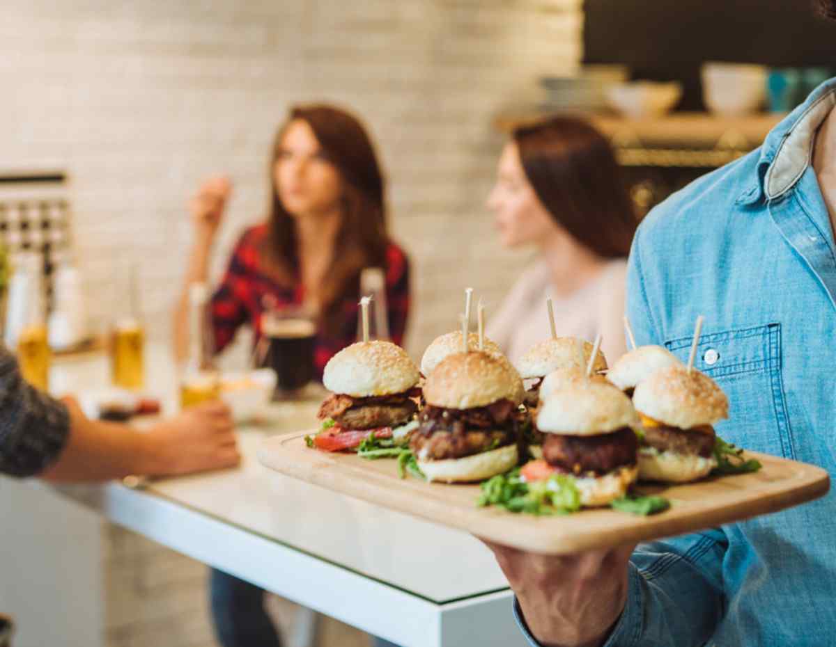 https://www.agriturismolapace.com/wp-content/uploads/2017/05/inner_cell_burger_3.jpg